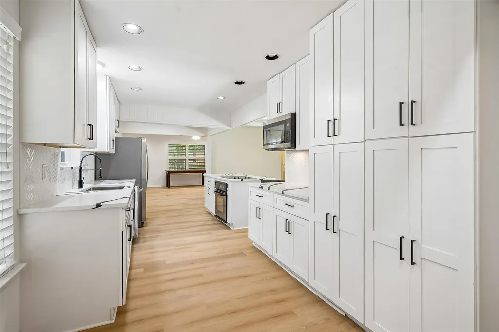11070 Delford Circle Dallas TX 75228