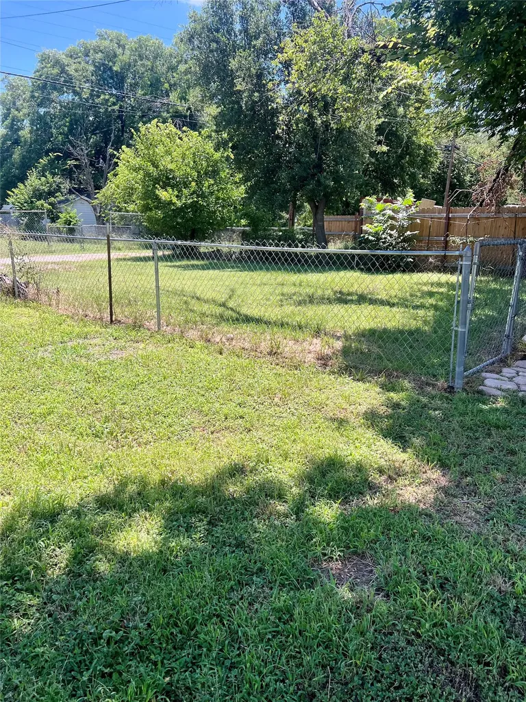 2402 Greenway Drive Brownwood TX 76801