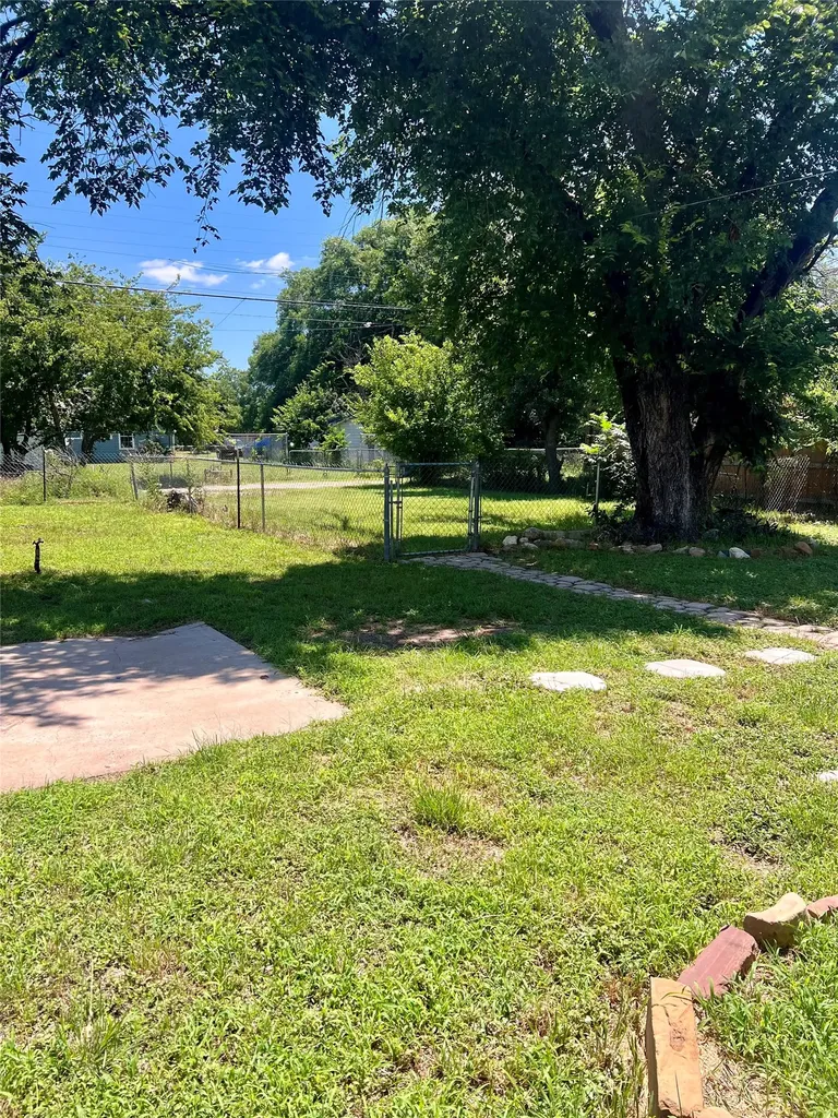 2402 Greenway Drive Brownwood TX 76801