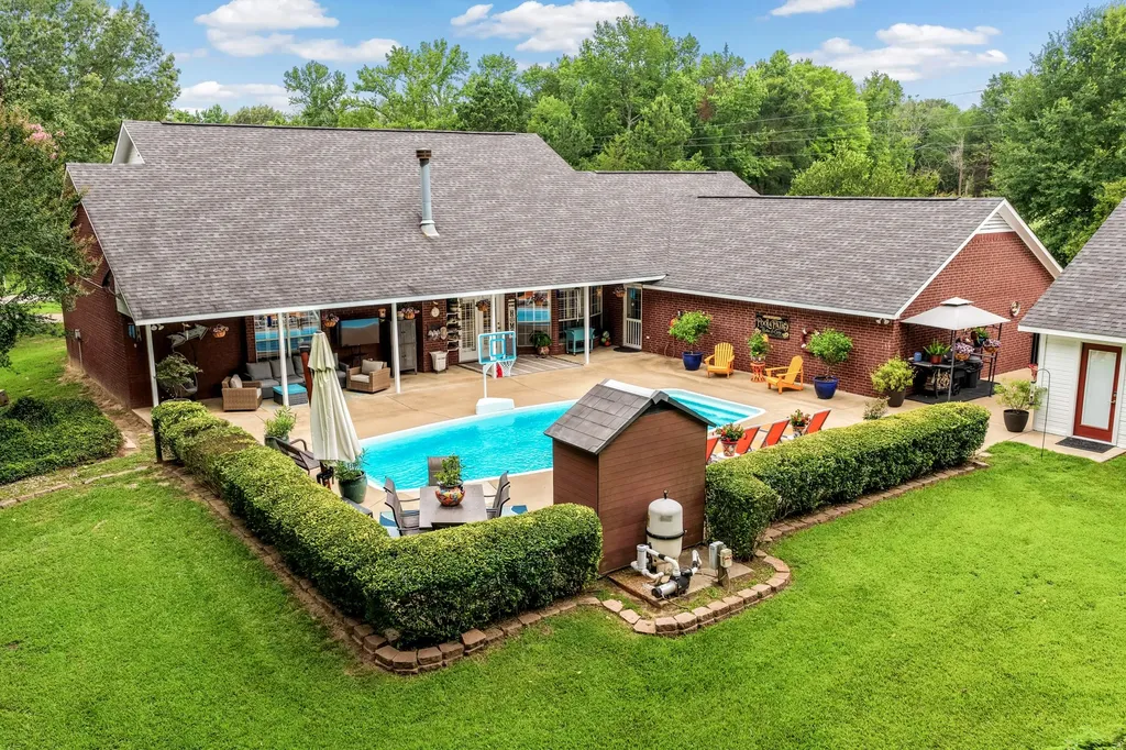 15 County Road 3244 Mt Pleasant TX 75455