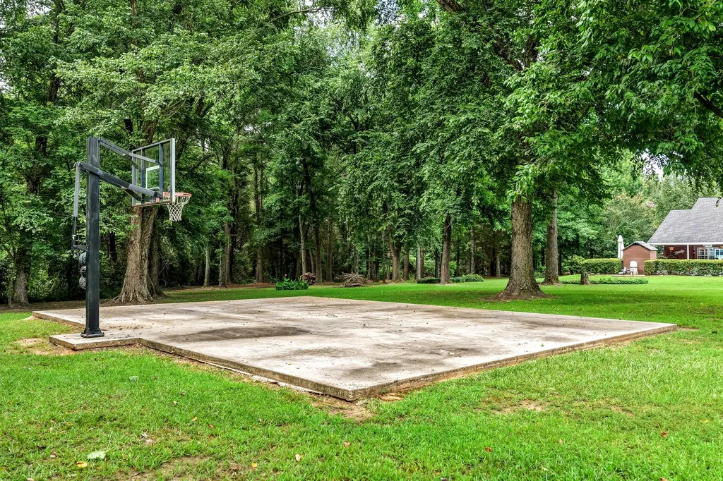 15 County Road 3244 Mt Pleasant TX 75455