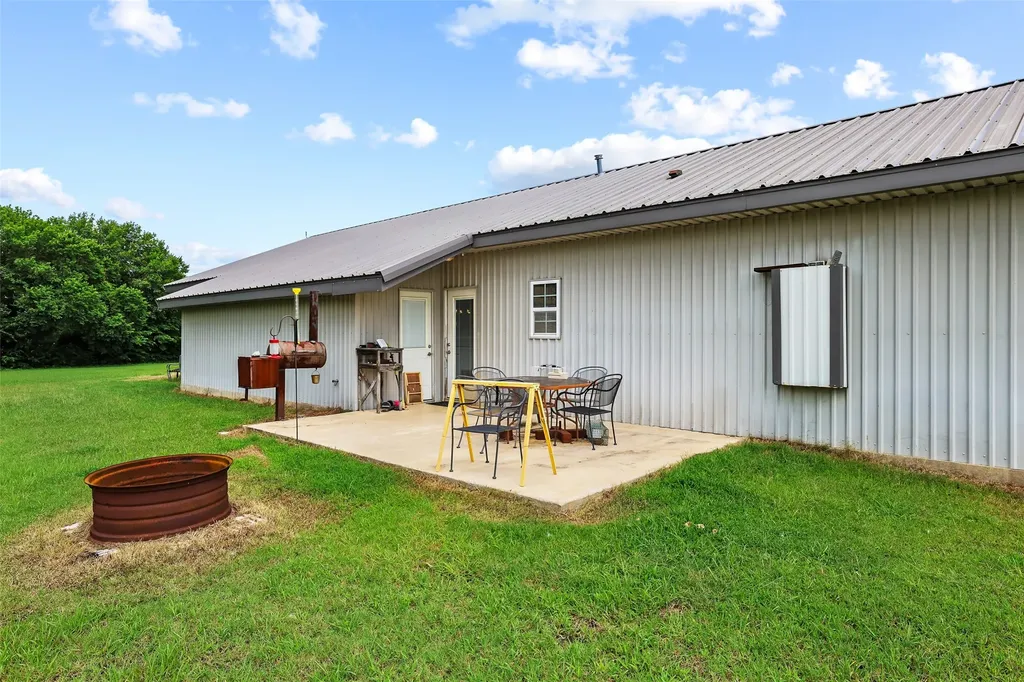 1673 County Road 1525 Ector TX 75439