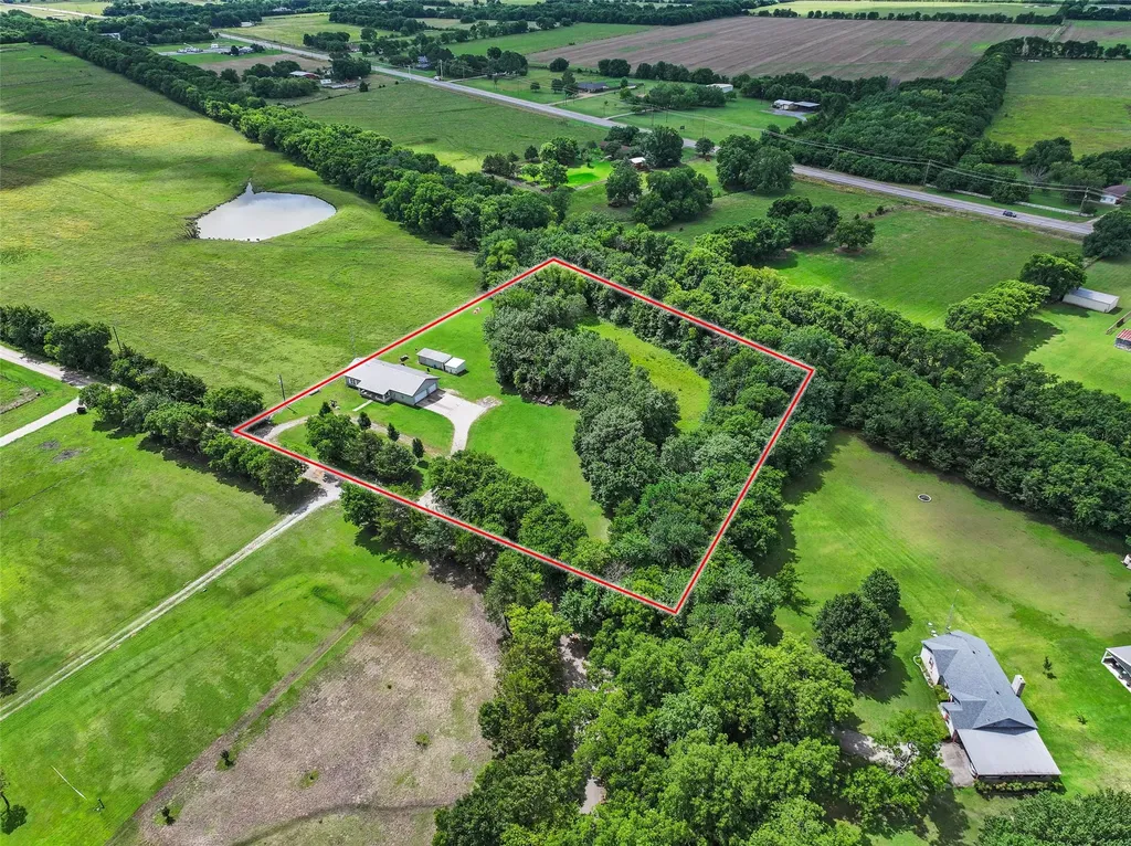 1673 County Road 1525 Ector TX 75439