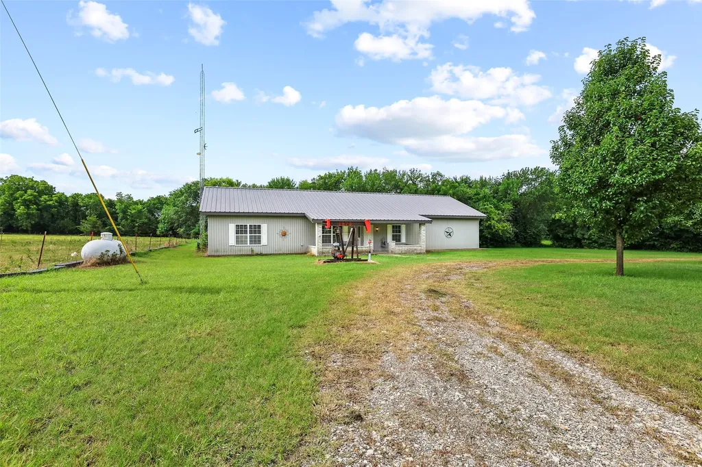 1673 County Road 1525 Ector TX 75439