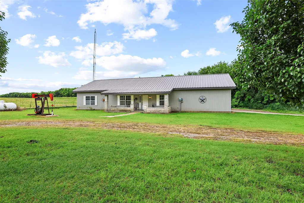 1673 County Road 1525 Ector TX 75439