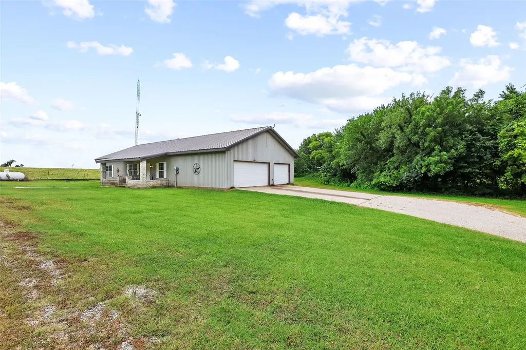 1673 County Road 1525 Ector TX 75439