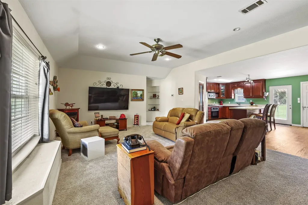 1673 County Road 1525 Ector TX 75439
