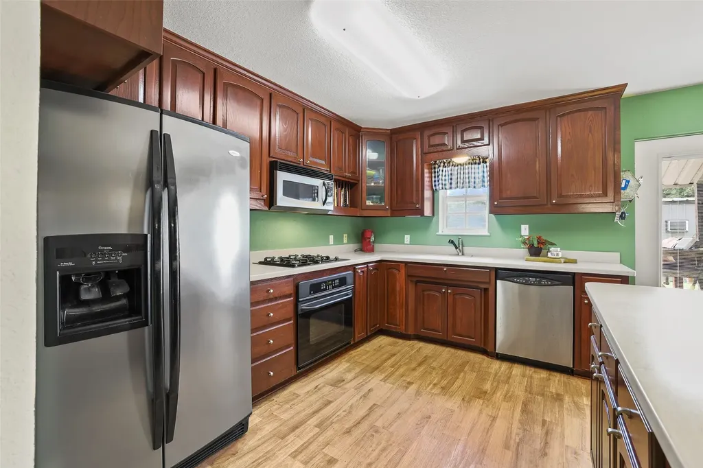 1673 County Road 1525 Ector TX 75439
