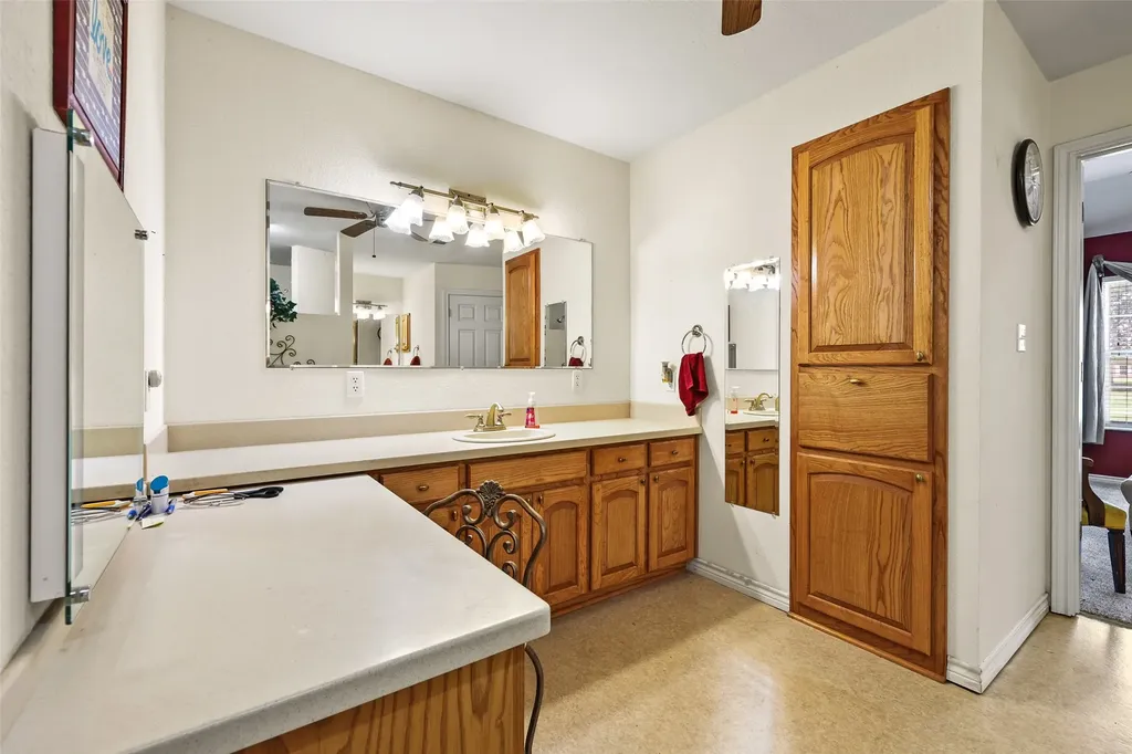 1673 County Road 1525 Ector TX 75439