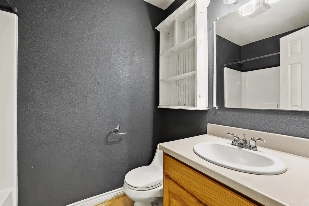 1673 County Road 1525 Ector TX 75439