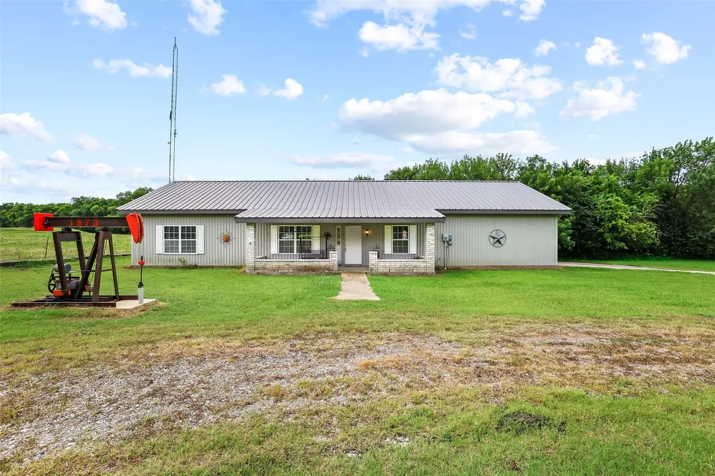 1673 County Road 1525 Ector TX 75439