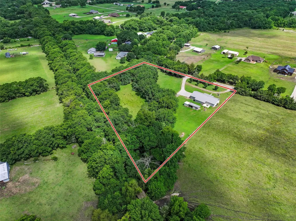 1673 County Road 1525 Ector TX 75439