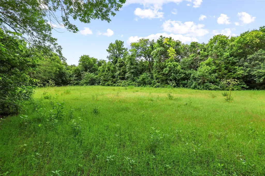 1673 County Road 1525 Ector TX 75439