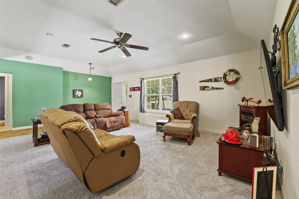 1673 County Road 1525 Ector TX 75439
