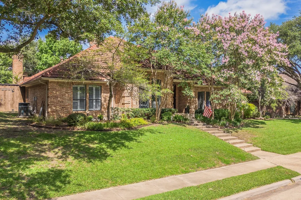 4313 Fannin Drive Irving TX 75038