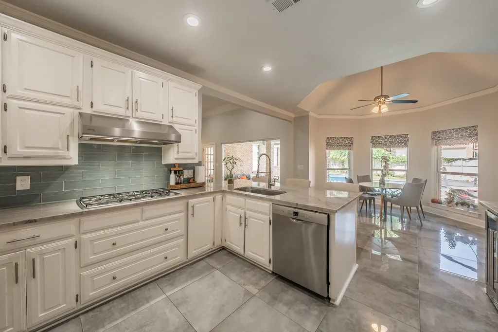 4313 Fannin Drive Irving TX 75038