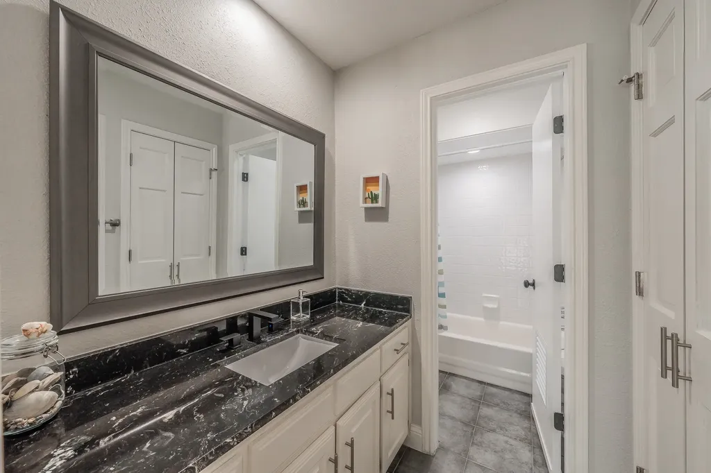 4313 Fannin Drive Irving TX 75038