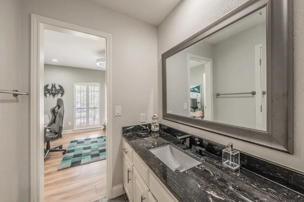4313 Fannin Drive Irving TX 75038