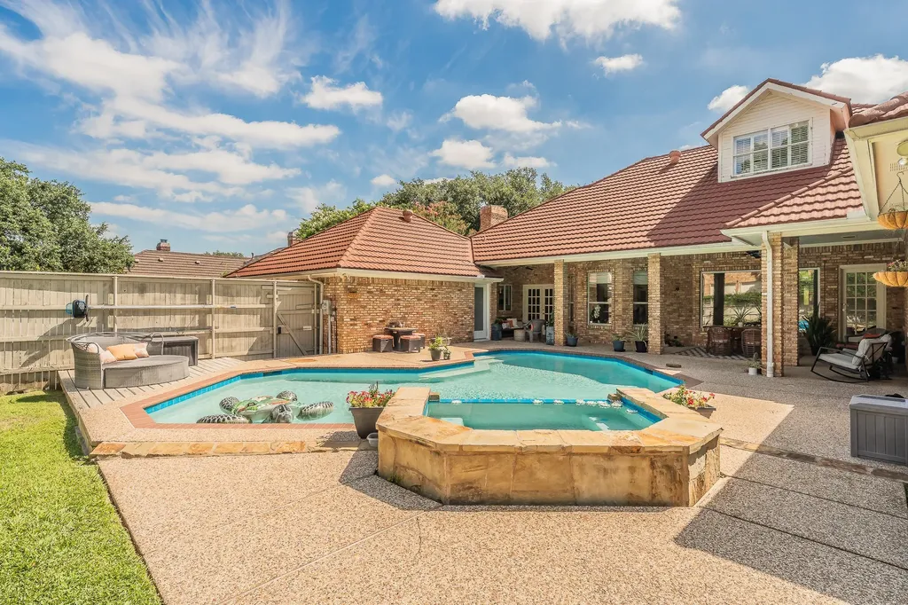 4313 Fannin Drive Irving TX 75038