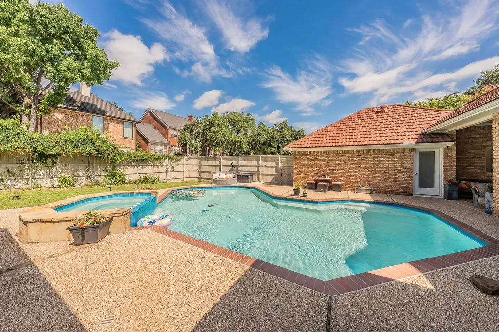 4313 Fannin Drive Irving TX 75038