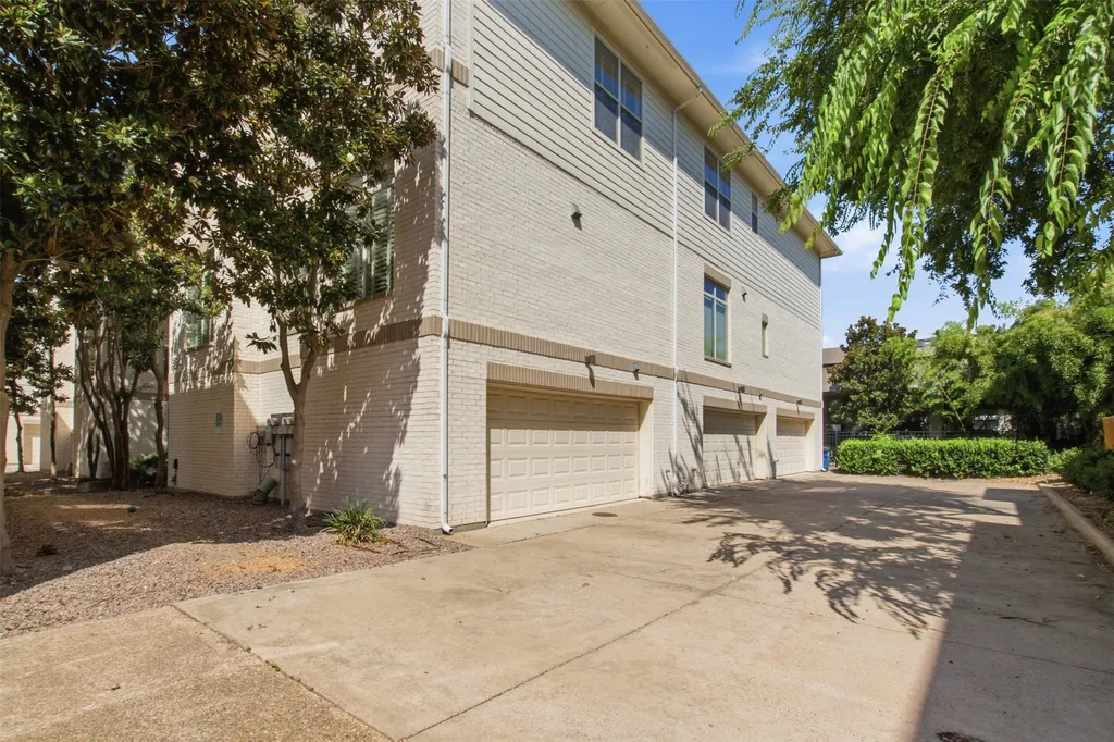 2335 Stutz Drive Dallas TX 75235