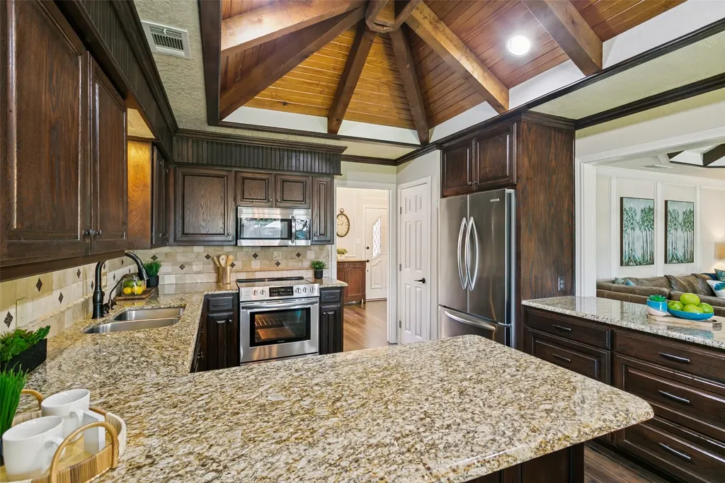3709 Fieldcrest Lane Bedford TX 76021