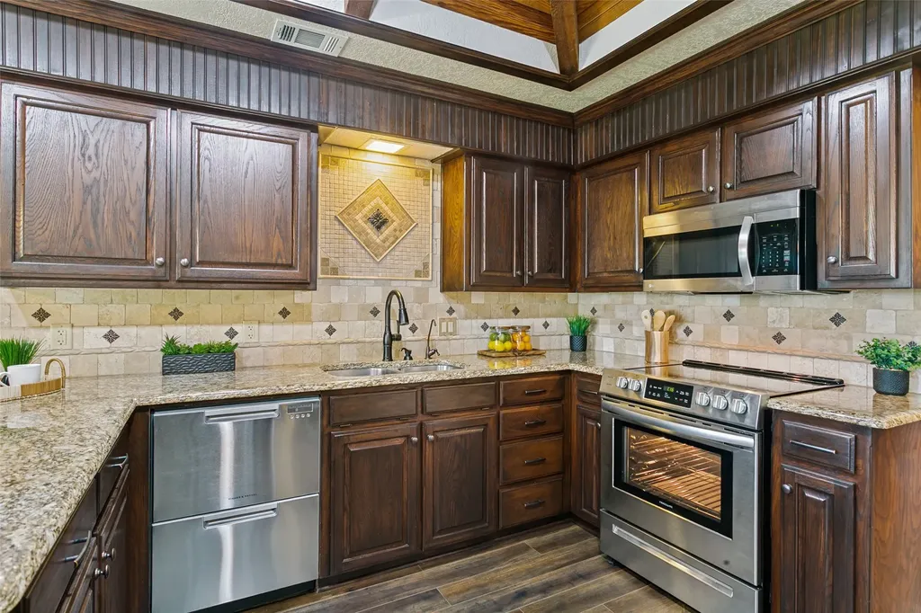 3709 Fieldcrest Lane Bedford TX 76021