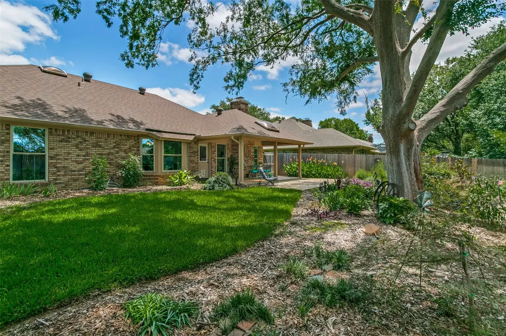3709 Fieldcrest Lane Bedford TX 76021