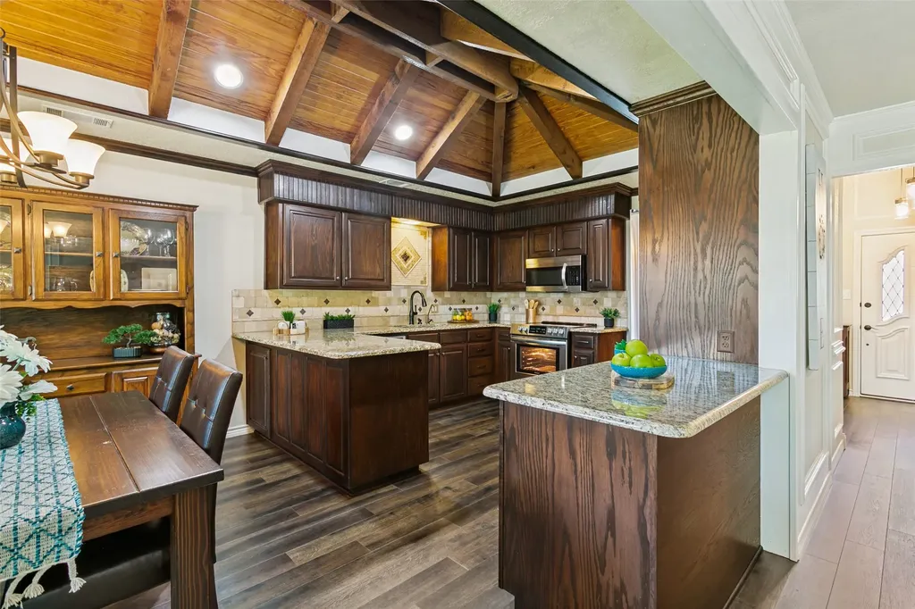 3709 Fieldcrest Lane Bedford TX 76021