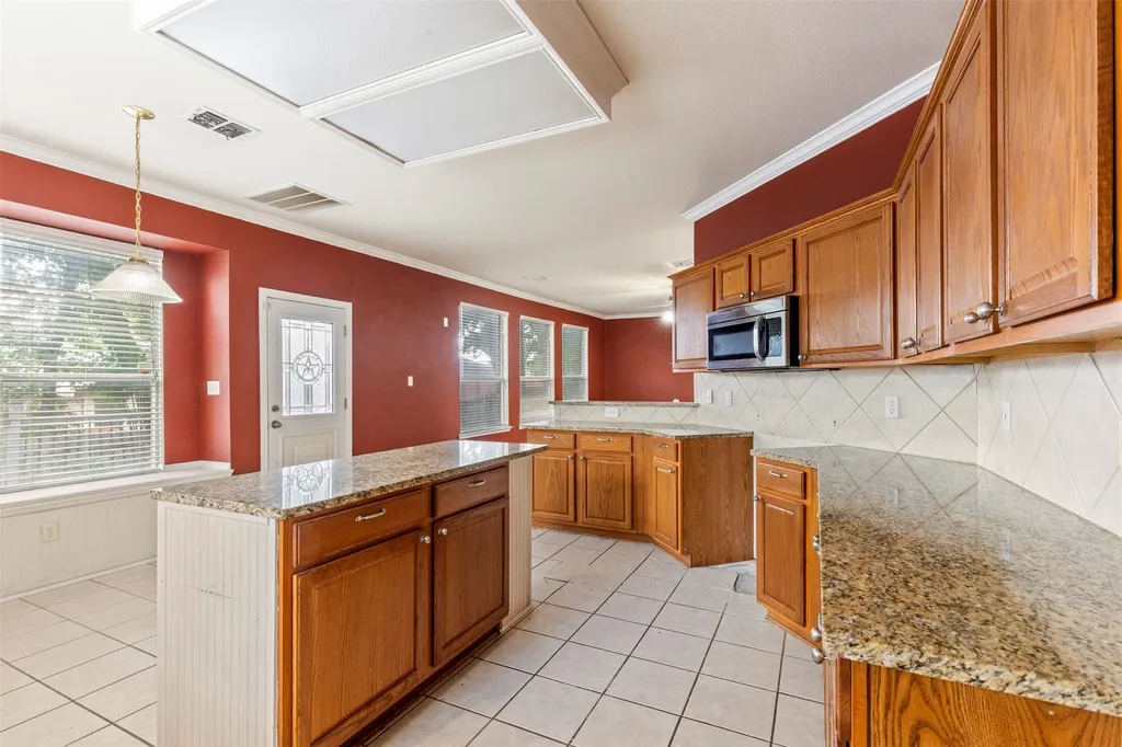 903 Summerbrook Drive Euless TX 76040