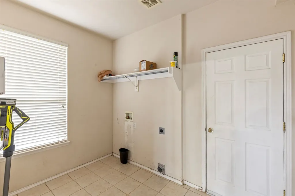 903 Summerbrook Drive Euless TX 76040
