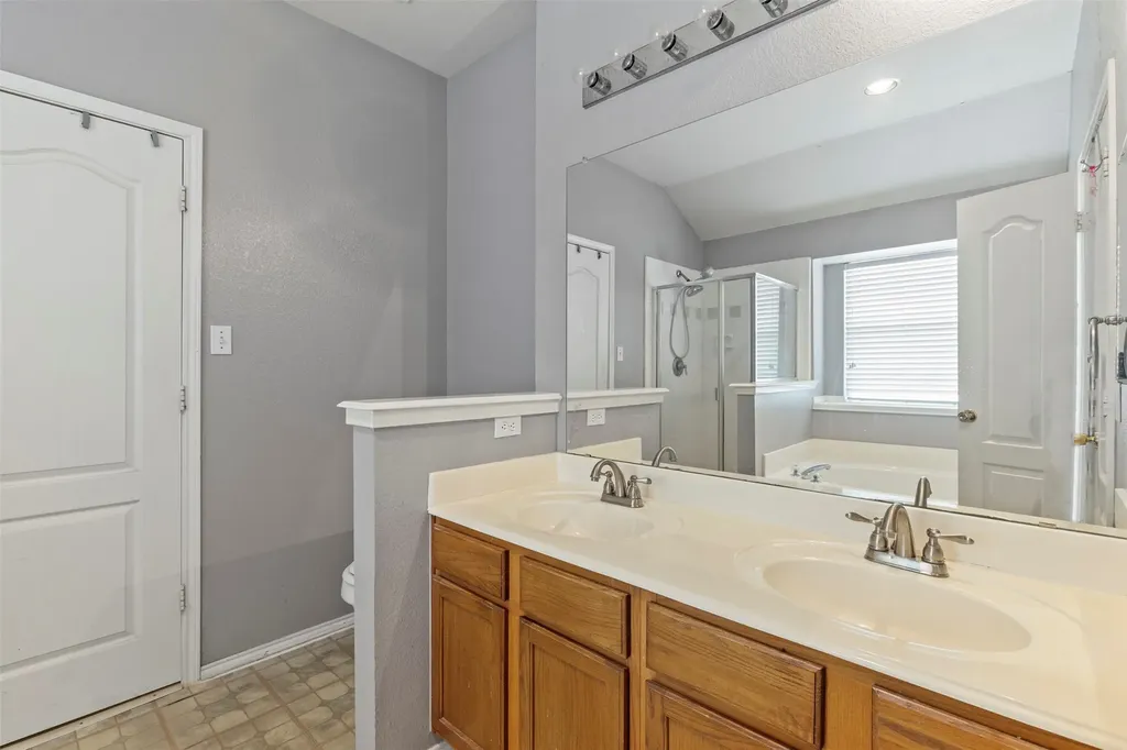 903 Summerbrook Drive Euless TX 76040