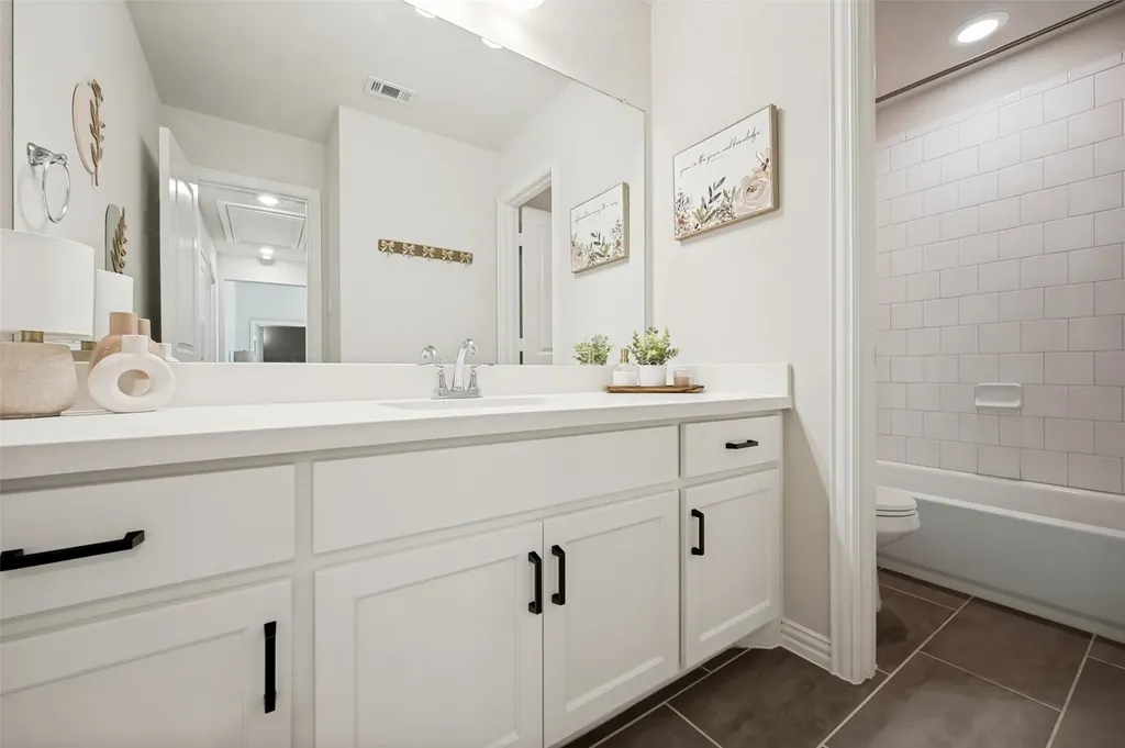8440 Colburn The Colony TX 75056