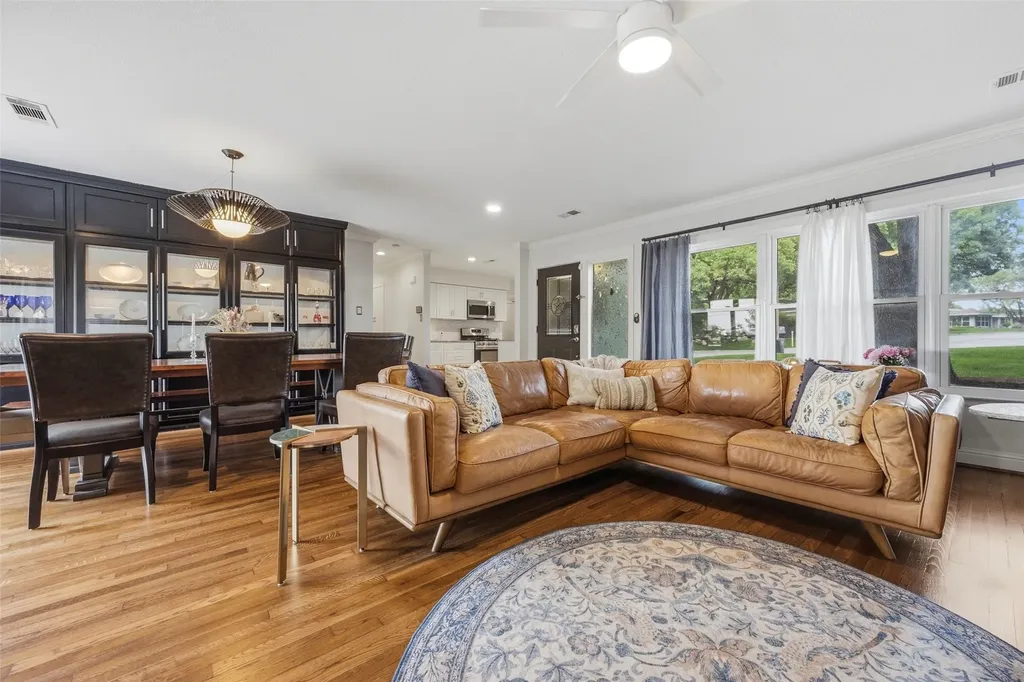 4817 Winthrop Avenue E Fort Worth TX 76116