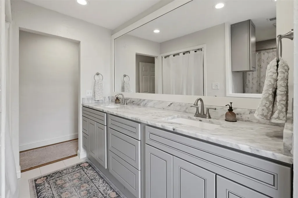 4817 Winthrop Avenue E Fort Worth TX 76116