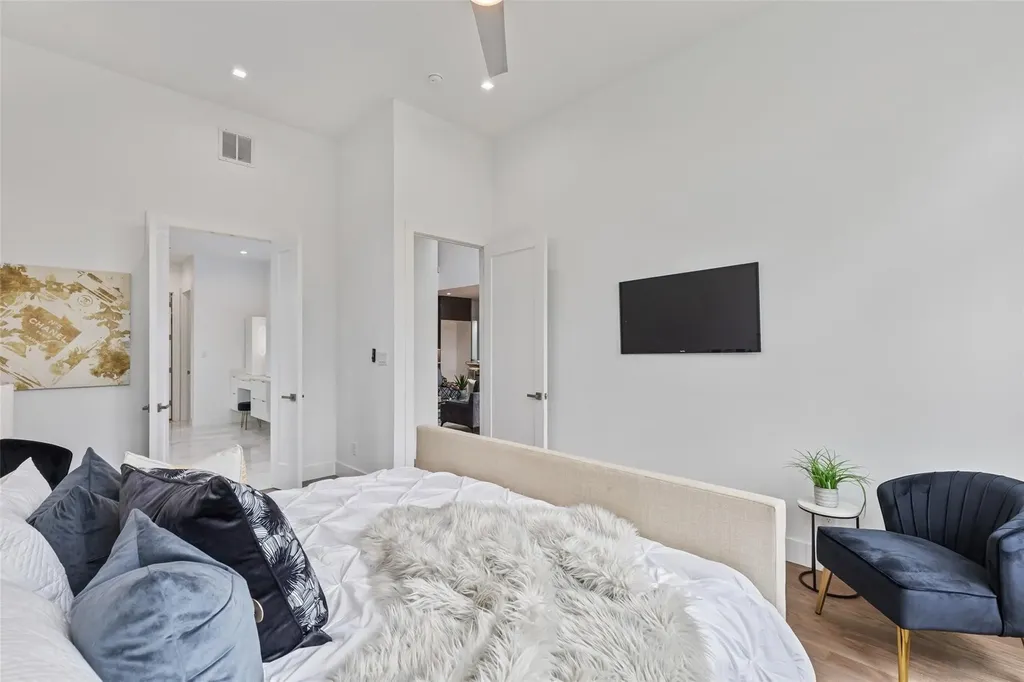 4711 Cowan Avenue Dallas TX 75209