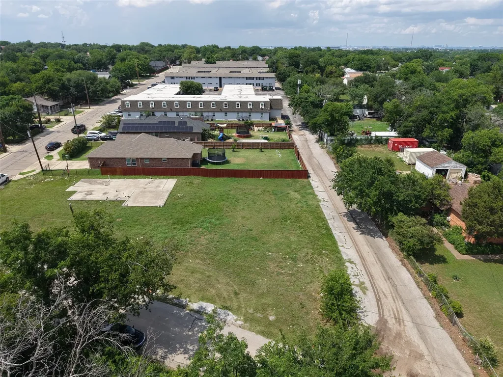 10 W Higgins Boulevard Cockrell Hill TX 75211