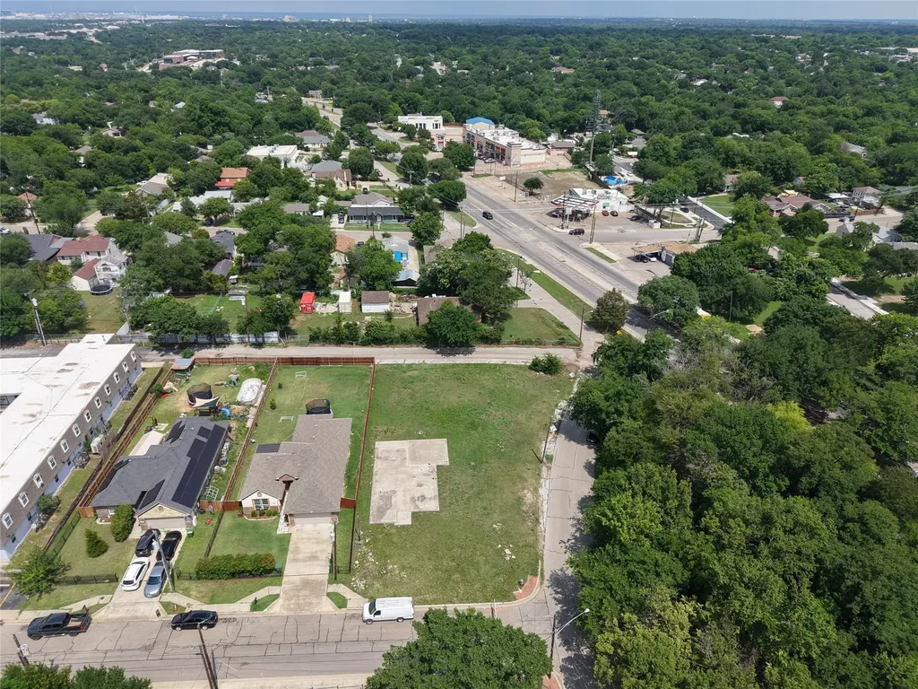 10 W Higgins Boulevard Cockrell Hill TX 75211