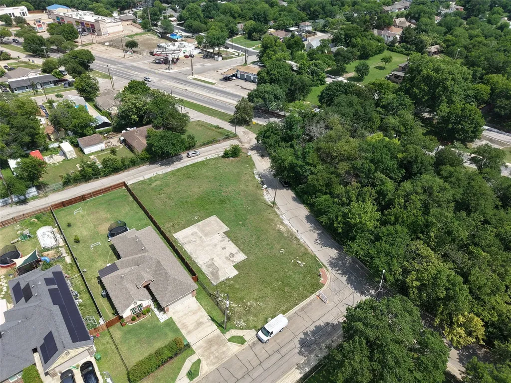 10 W Higgins Boulevard Cockrell Hill TX 75211