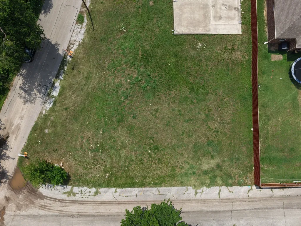 10 W Higgins Boulevard Cockrell Hill TX 75211