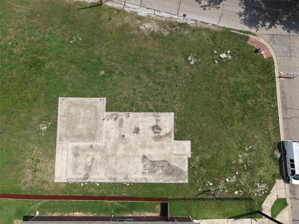 10 W Higgins Boulevard Cockrell Hill TX 75211