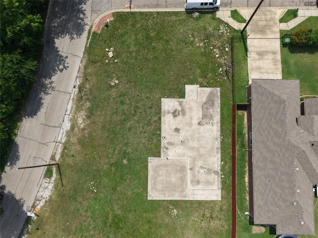 10 W Higgins Boulevard Cockrell Hill TX 75211