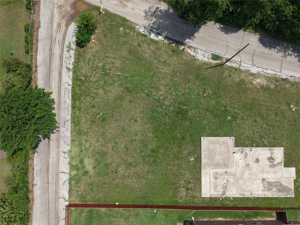 10 W Higgins Boulevard Cockrell Hill TX 75211
