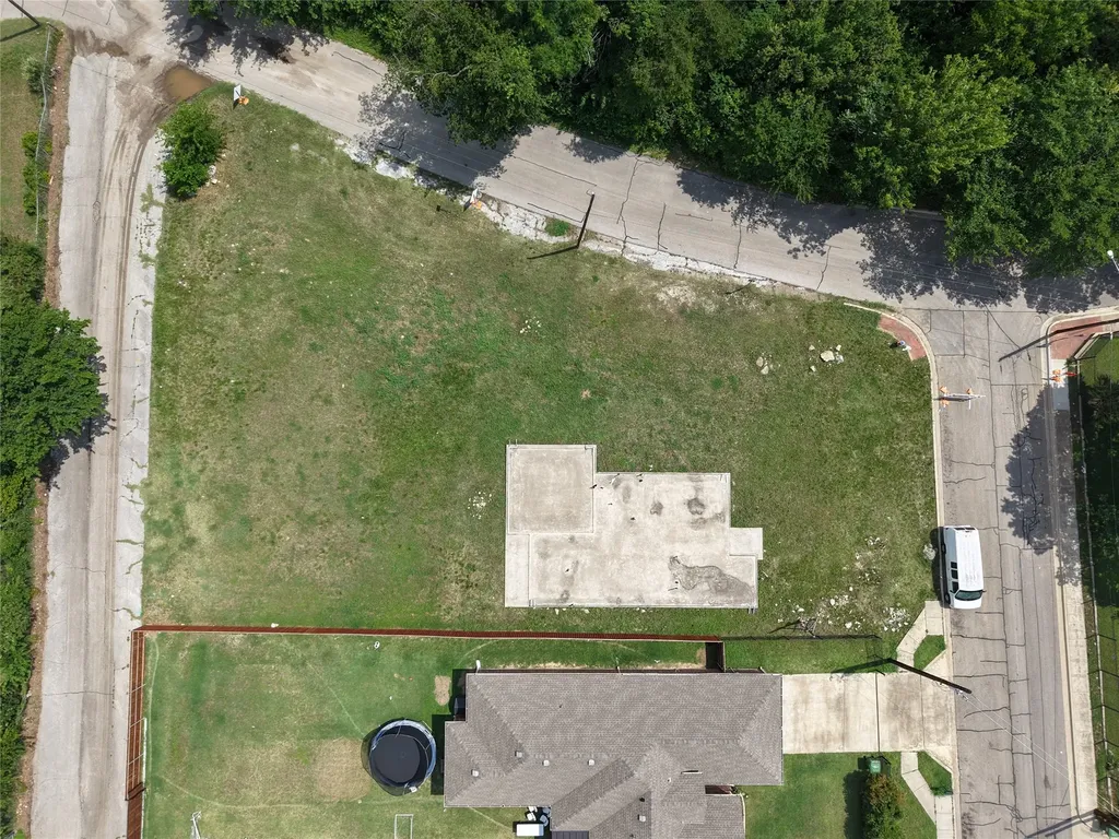 10 W Higgins Boulevard Cockrell Hill TX 75211