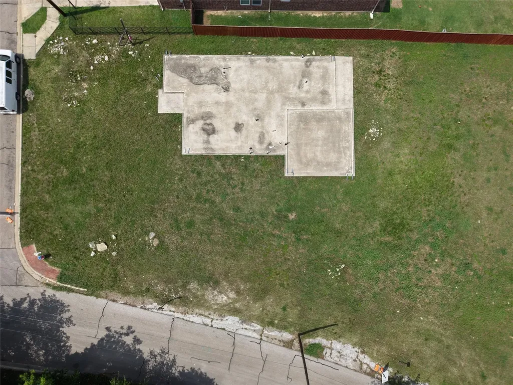 10 W Higgins Boulevard Cockrell Hill TX 75211