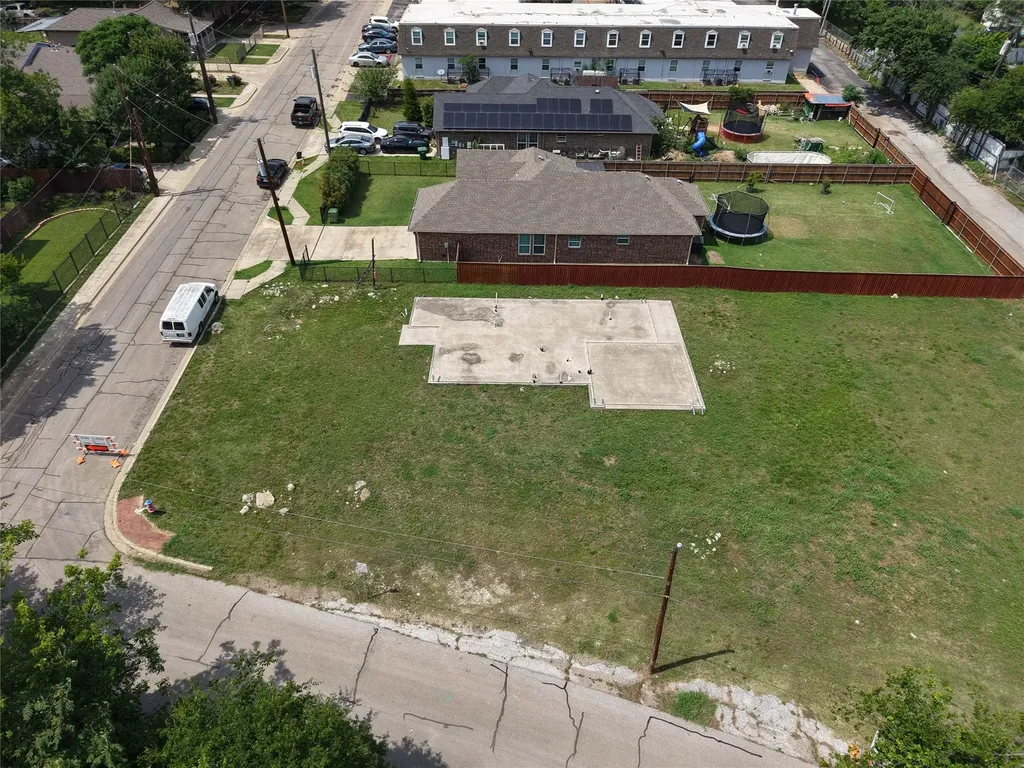 10 W Higgins Boulevard Cockrell Hill TX 75211
