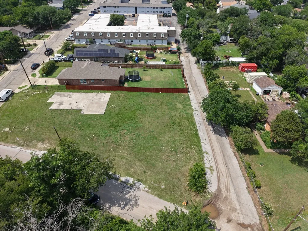10 W Higgins Boulevard Cockrell Hill TX 75211