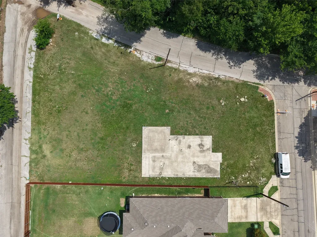 10 W Higgins Boulevard Cockrell Hill TX 75211