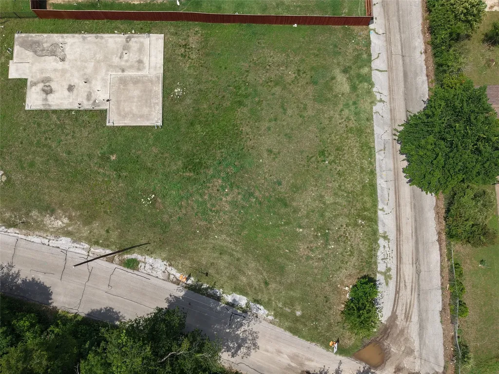 10 W Higgins Boulevard Cockrell Hill TX 75211
