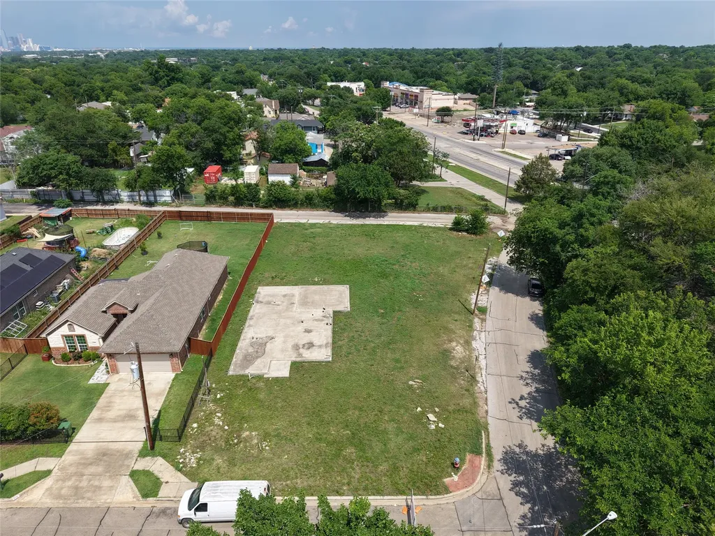 10 W Higgins Boulevard Cockrell Hill TX 75211